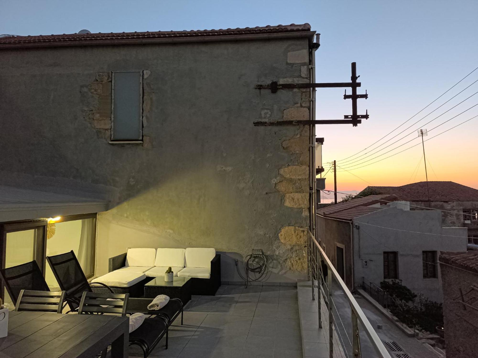Charming Old Tannery House With Spacious Veranda And Stunning Sea View! Ханя Екстериор снимка